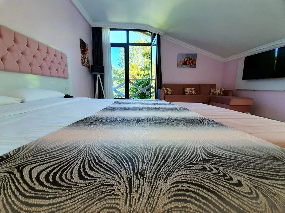 Янык: Kadi̇feli̇ Konak Otel