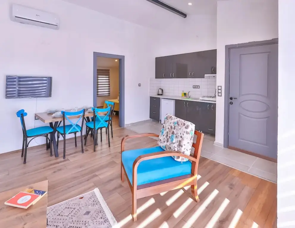Калеучагиз: 3 House Apart