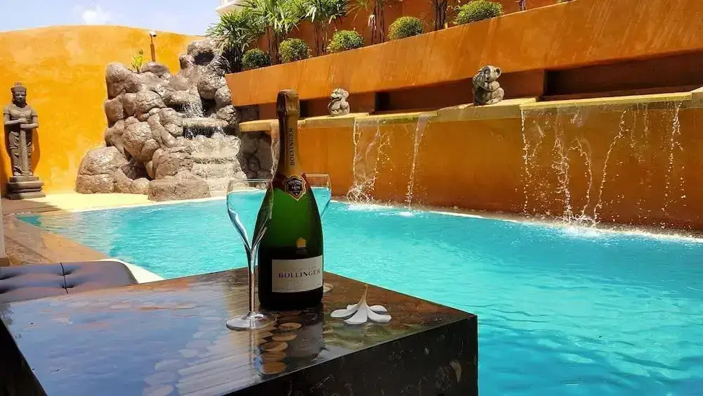 Паттайя: WOWLAND Luxury Pool Villa Pattaya Walking Street