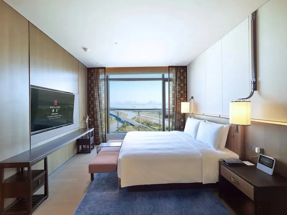 Нанкин: HUALUXE Nanjing Yangtze River by IHG