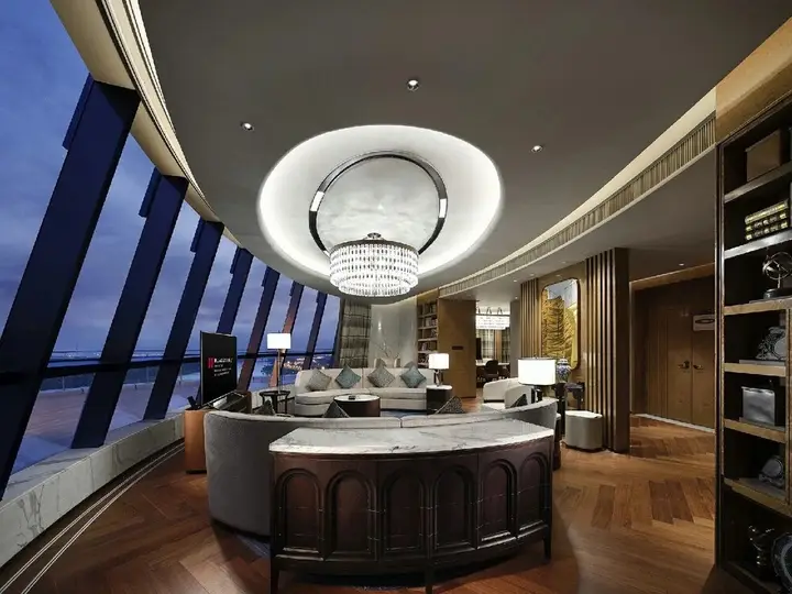 Нанкин: HUALUXE Nanjing Yangtze River by IHG