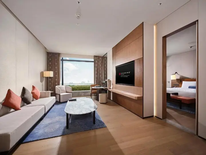 Нанкин: HUALUXE Nanjing Yangtze River by IHG