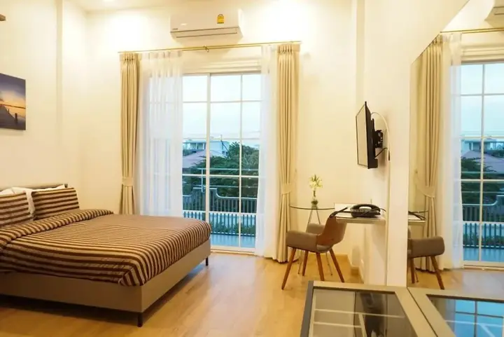 Бангкок: The Square 101