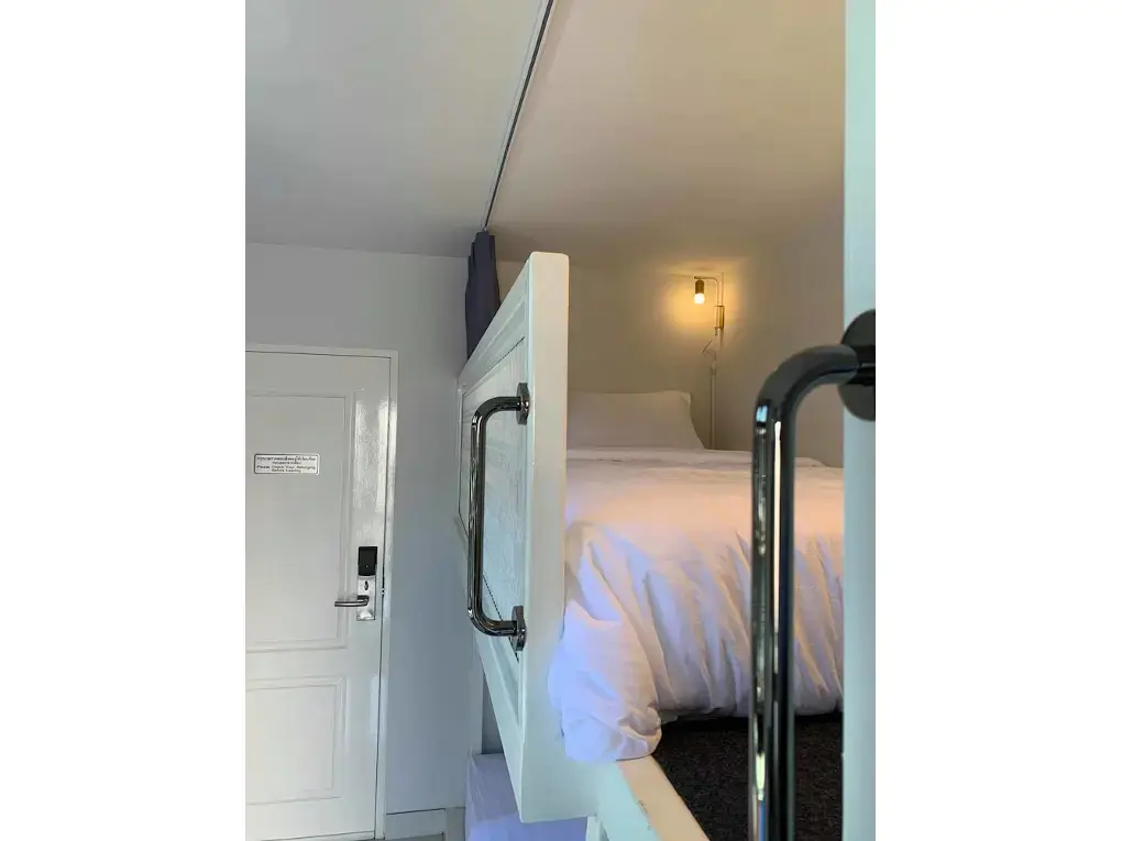 Бангкок: Rich8 Hostel
