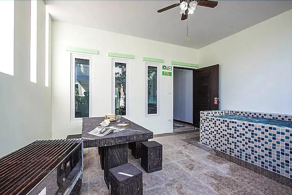Baan Kiet 3 7 units 2 Bedroom Jacuzzi Townhomes — фото 1