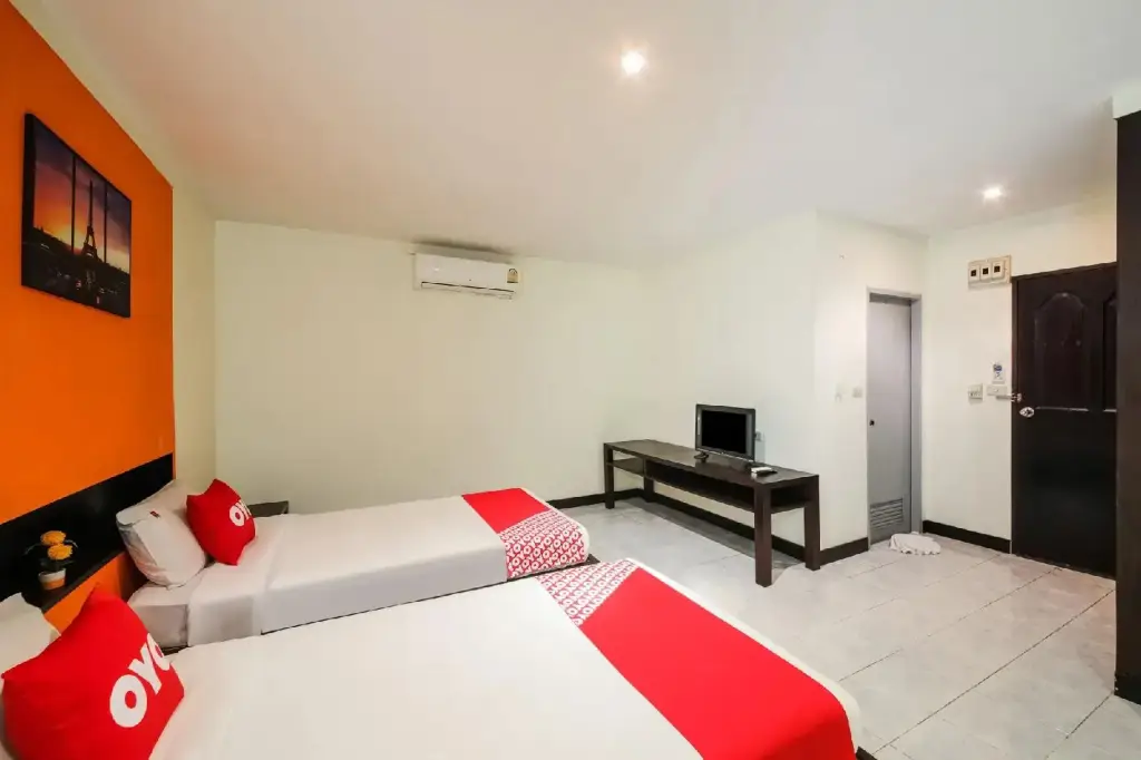 Кату: Roar Inn Patong