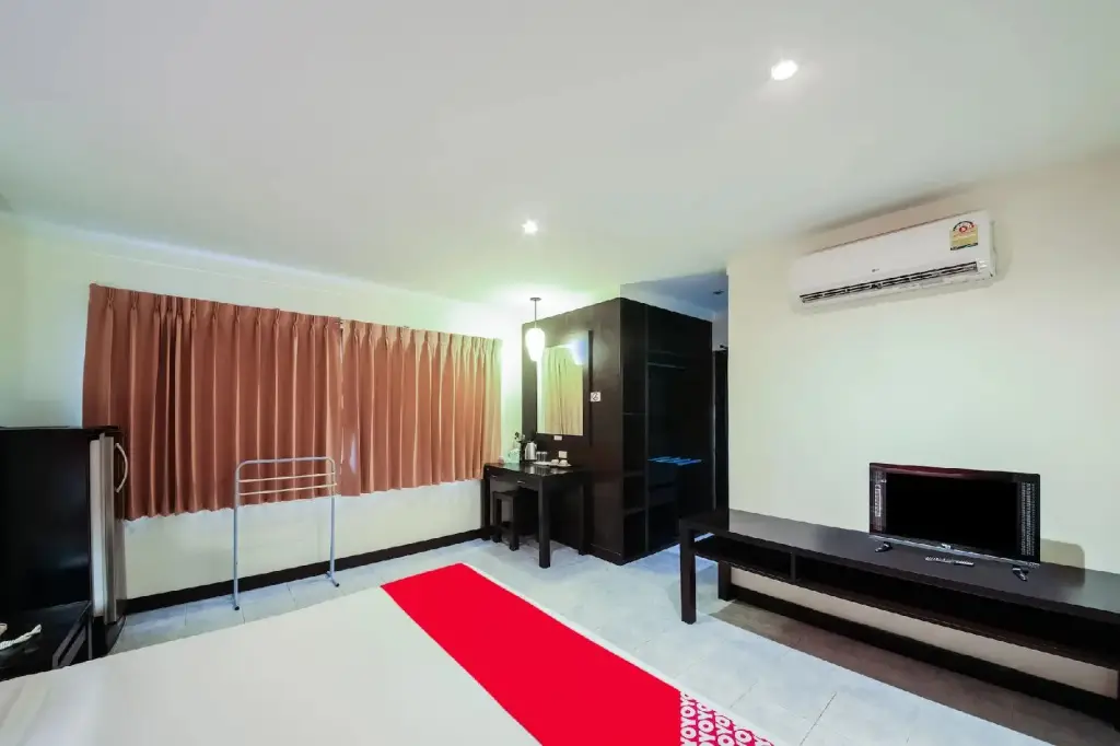 Кату: Roar Inn Patong