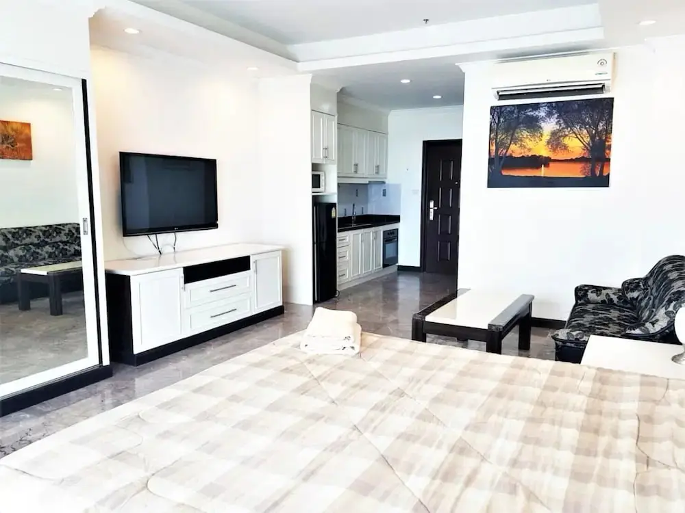 Паттайя: 30th Floor Sea View Studio at View Talay 8