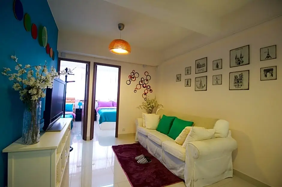Гонконг: WC Downtown 3-bedroom Apartment MTR Downstairs 14C