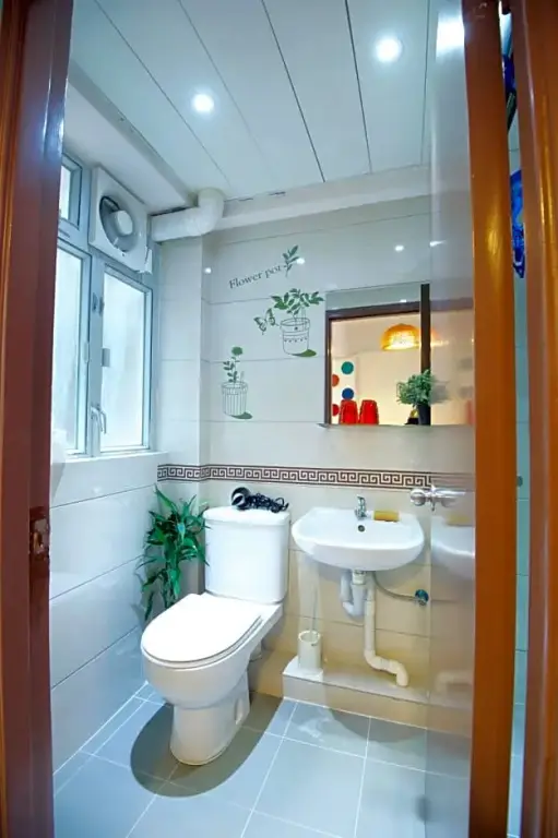 Гонконг: WC Downtown 3-bedroom Apartment MTR Downstairs 14C