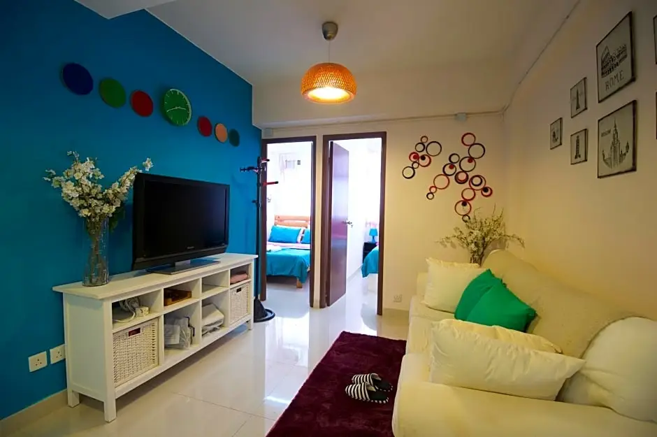 Гонконг: WC Downtown 3-bedroom Apartment MTR Downstairs 14C