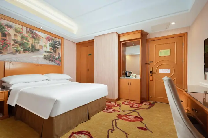 Ухань: Vienna 3 Best Hotel (Wuhan Yellow Crane Tower Hubu Alley)