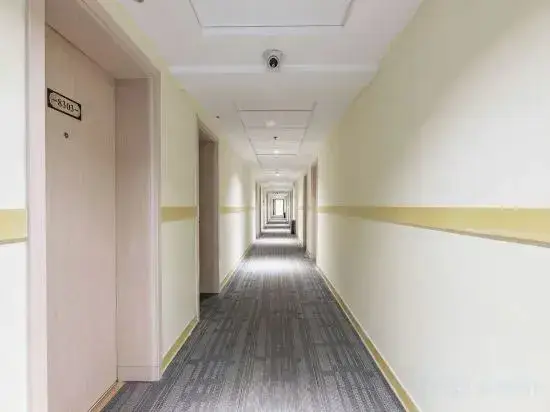 Линьи: Linyi Mengnuo Hotel (University City bus station store)