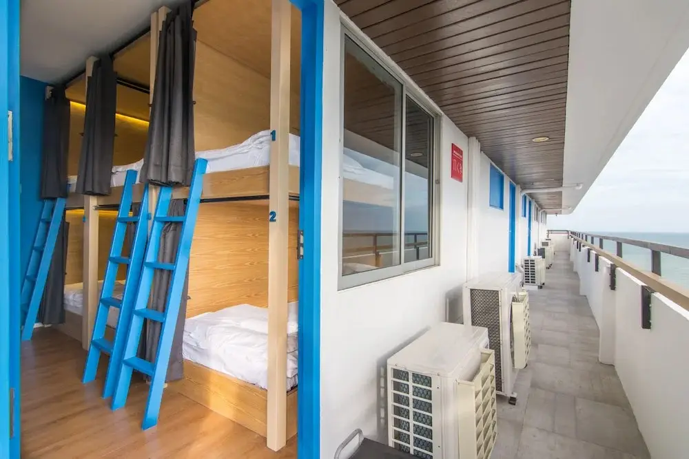 Чаам: Bed in 6-bed Mixed by Thalay Cha Am, A Co-living with Million Dollar View