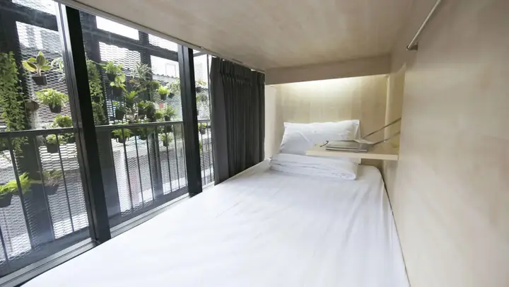 Бангкок: Lamurr Sukhumvit41 (Hostel)