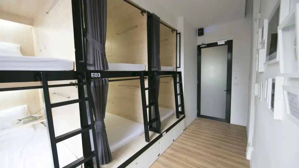 Бангкок: Lamurr Sukhumvit41 (Hostel)