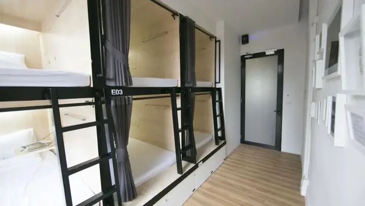 Бангкок: Lamurr Sukhumvit41 (Hostel)
