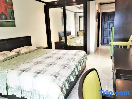 Паттайя: Sea View Studio Apartment Jomtien Beach Condominium A3