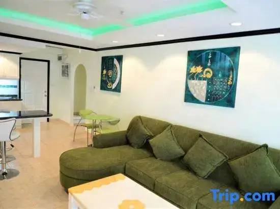 Паттайя: Jomtien Beach Condominium A2 With Stylish European Style Kitchen