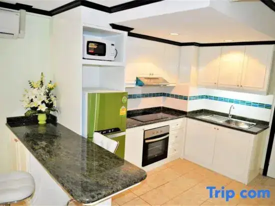 Паттайя: Jomtien Beach Condominium A2 With Stylish European Style Kitchen