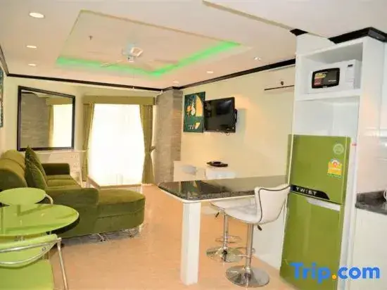 Паттайя: Jomtien Beach Condominium A2 With Stylish European Style Kitchen
