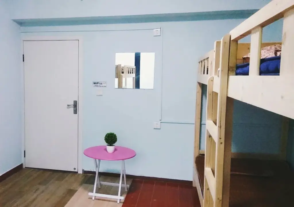 Чунцин: 20 century Miao ke si youth hostel