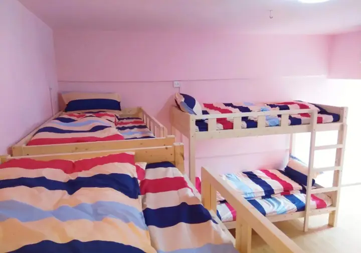 Чунцин: 20 century Miao ke si youth hostel