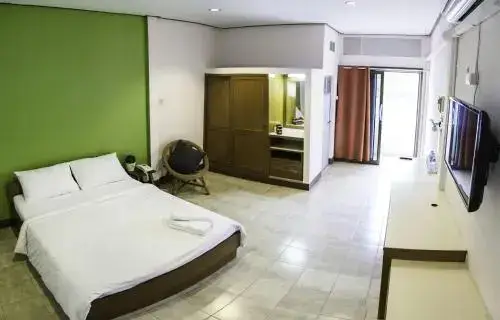 Хатъяй: Phoom Phan House