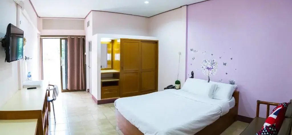 Хатъяй: Phoom Phan House