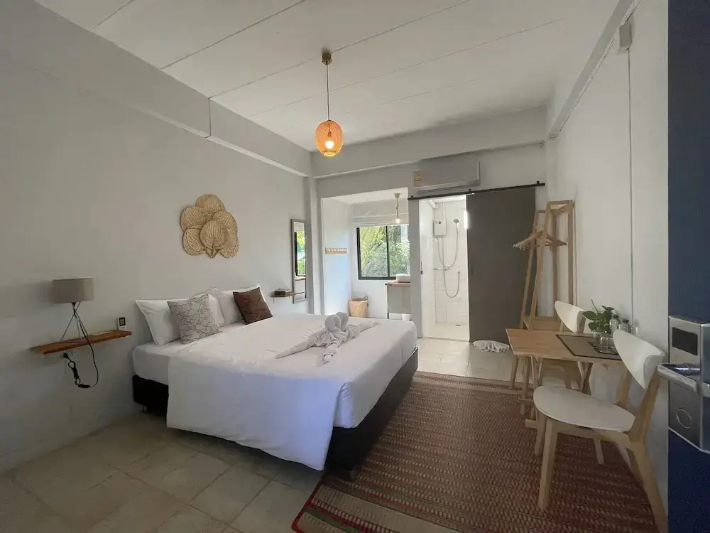 Сан-Патонг: Home At 9