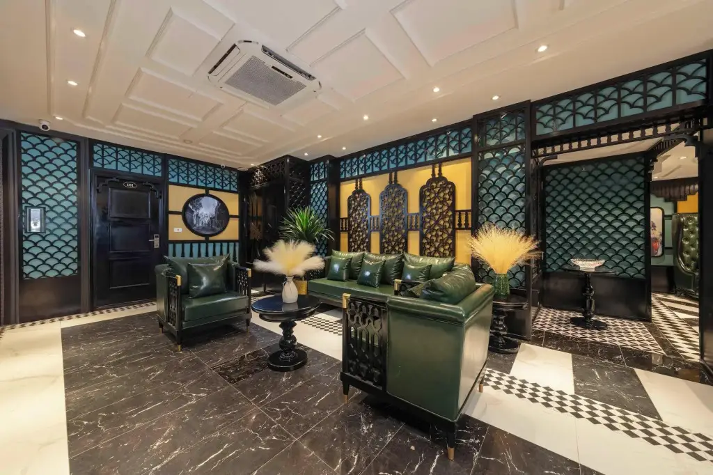 Ханой: Madelise Central Hotel & Travel