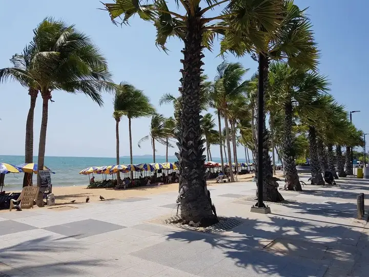 Паттайя: Ons Moeder Restaurant Guesthouse - 3 50 Meters to the Beach