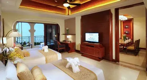 Ухань: Wyndham Grand Plaza Royale Hainan Longmu