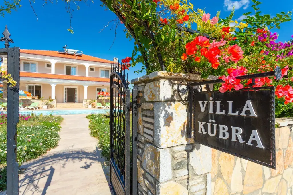 Villa Kubra Large Private Pool A C Wifi Car Not Required - 3162 — фото 1