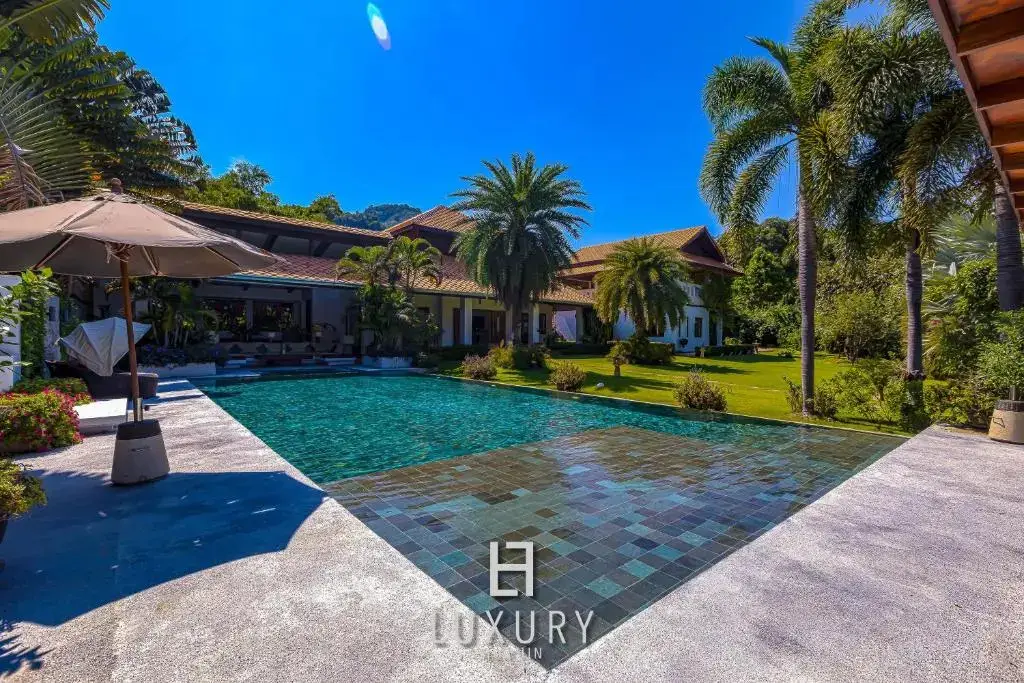 Хуахин: Bali Style Mansion in Great Location WL2
