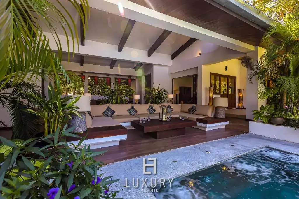 Хуахин: Bali Style Mansion in Great Location WL2