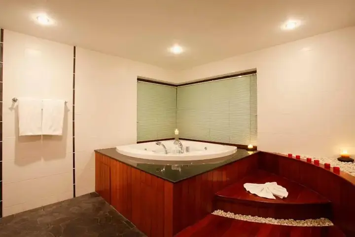 Кату: Villa Suriya B2