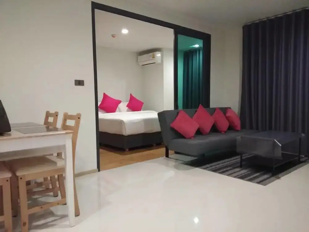 Бангкок: The Room Sukhumvit 62