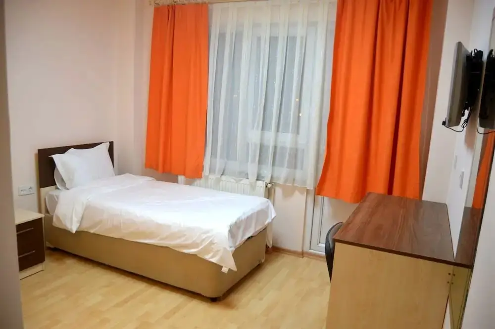 Енис: Yilton Otel