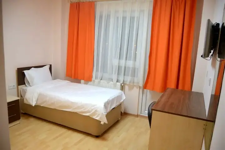 Енис: Yilton Otel