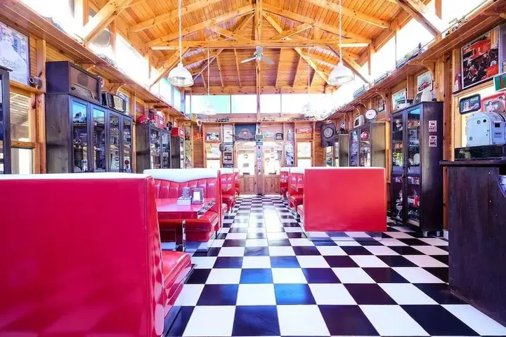 Кумлуджа: Fifties Corner