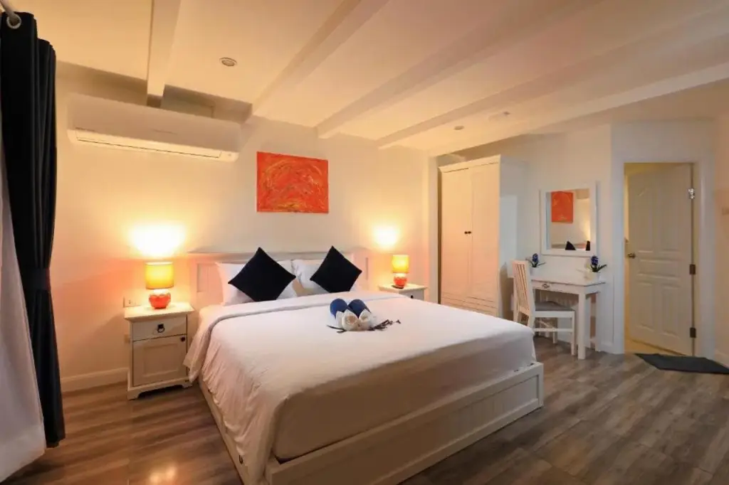 Муанг: Kata White Villas