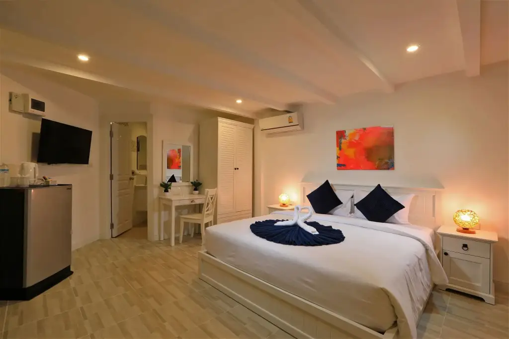 Муанг: Kata White Villas