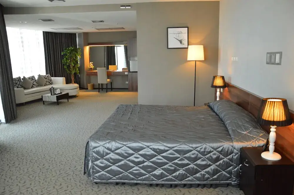 Патхумтхани: St.Carlos Medical Spa
