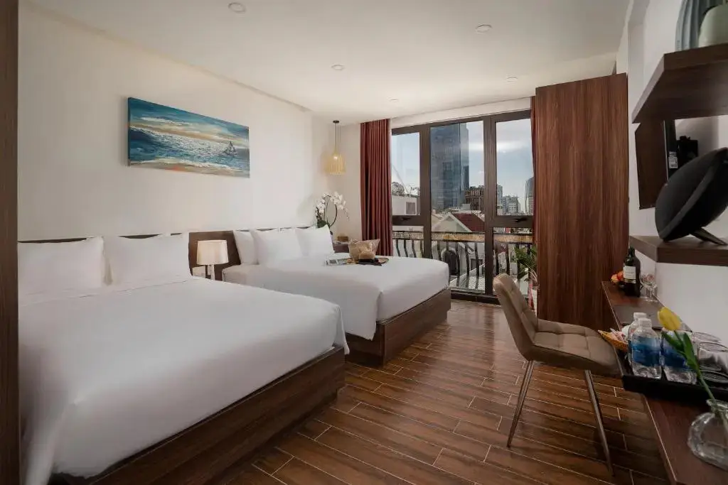 Дананг: Dragon View Riverfront Hotel - Managed by Chiic Vacation