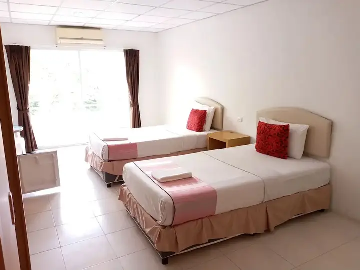 Районг: Wellington Hotel
