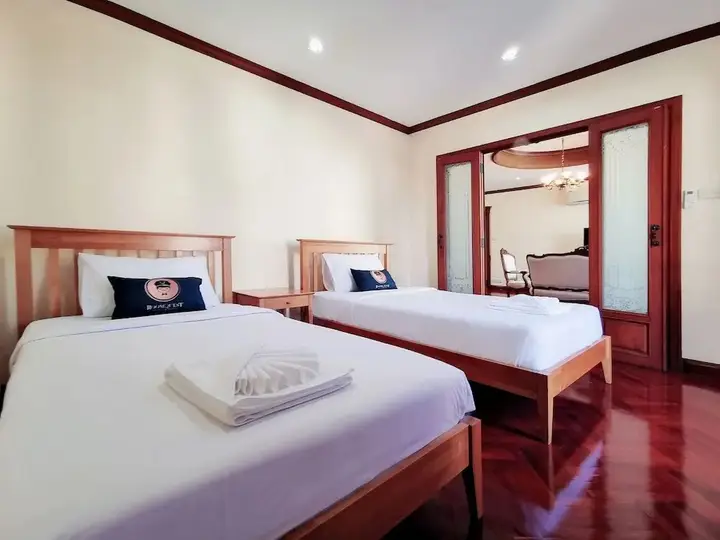 Бангкок: RoomQuest Thonglor