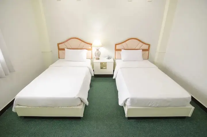 Кхлонг-Луанг: Boss Hotel