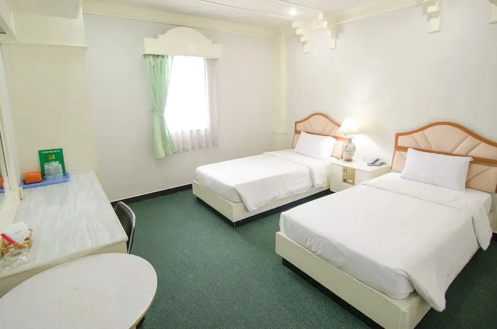 Кхлонг-Луанг: Boss Hotel