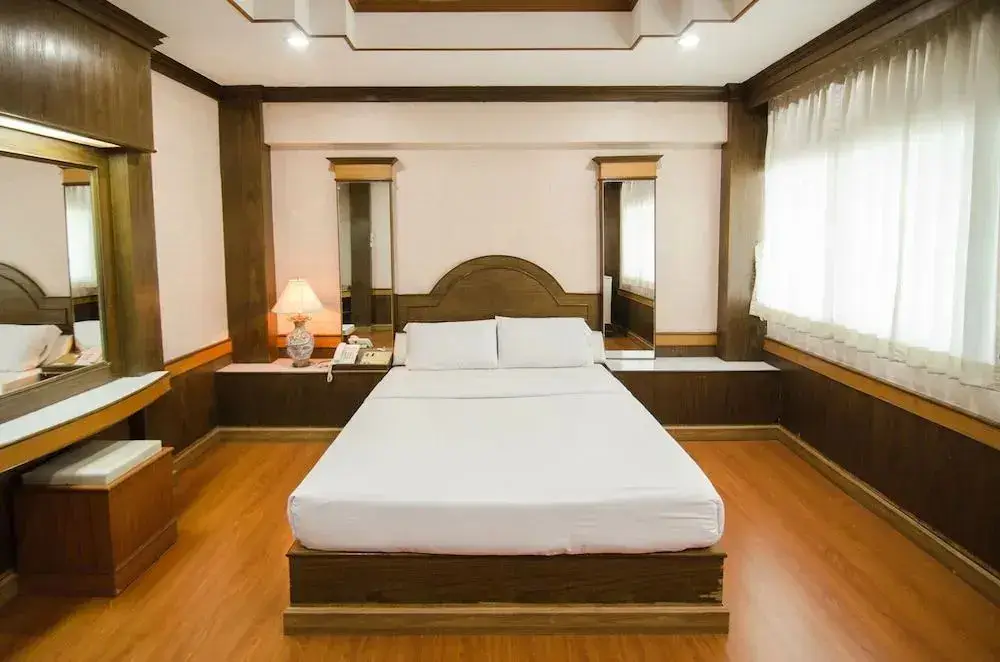 Кхлонг-Луанг: Boss Hotel